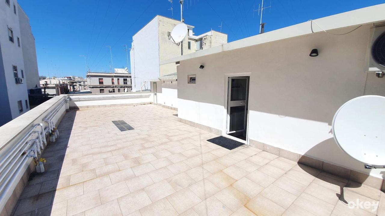 La Terrazza Tra I Tetti Studio - Bari Centro Exterior photo