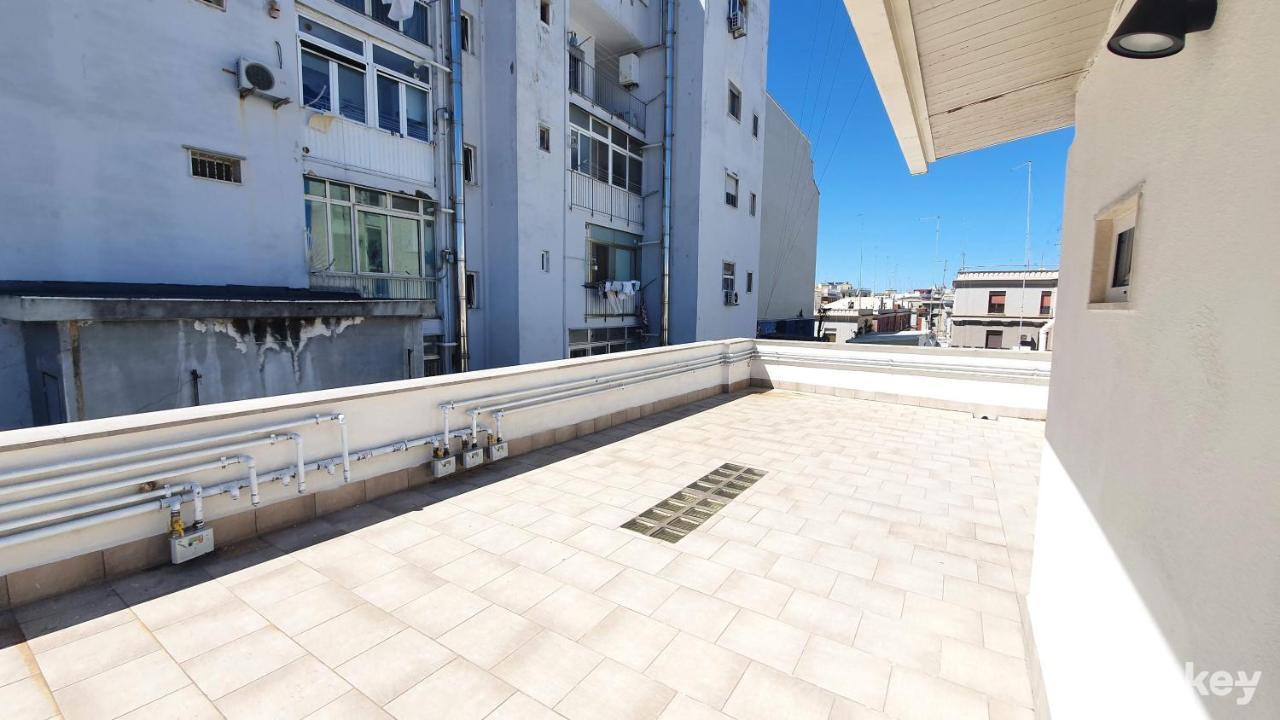 La Terrazza Tra I Tetti Studio - Bari Centro Exterior photo